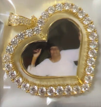 Load image into Gallery viewer, Icy Heart Rotation Photo Pendant
